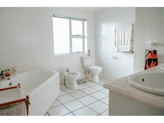 5 Bedroom Property for Sale in Stilbaai Wes Western Cape